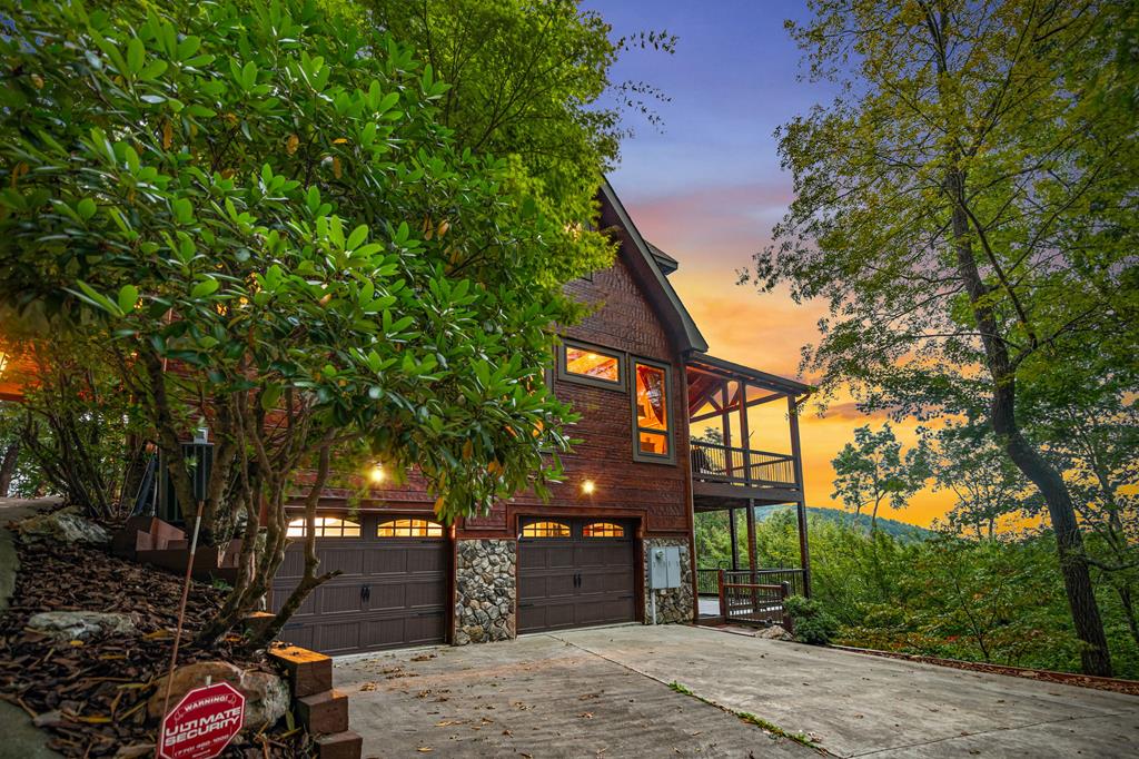 Morganton, Georgia, 30560, United States, 4 Bedrooms Bedrooms, ,5 BathroomsBathrooms,Residential,Active,1952626