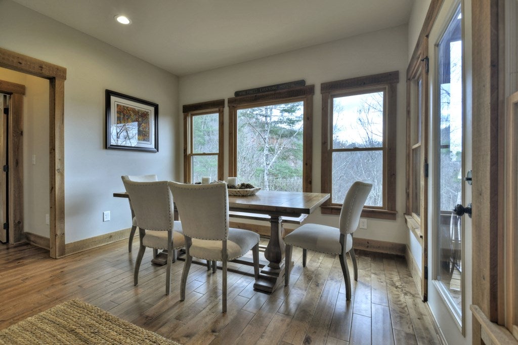 Ellijay, Georgia, 30540, United States, 5 Bedrooms Bedrooms, ,4 BathroomsBathrooms,Residential,Active,1745330