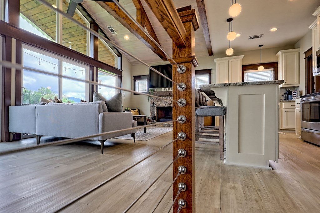 Hiawassee, Georgia, 30546, United States, 2 Bedrooms Bedrooms, ,3 BathroomsBathrooms,Residential,Active,1914805