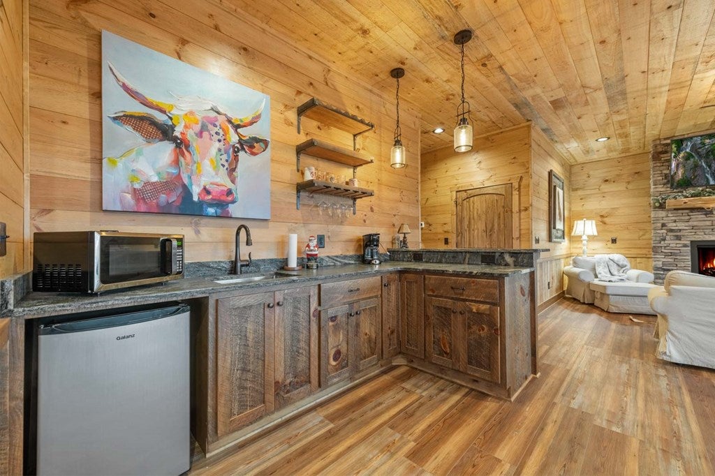 Blue Ridge, Georgia, 30513, United States, 4 Bedrooms Bedrooms, ,4 BathroomsBathrooms,Residential,Active,1965858