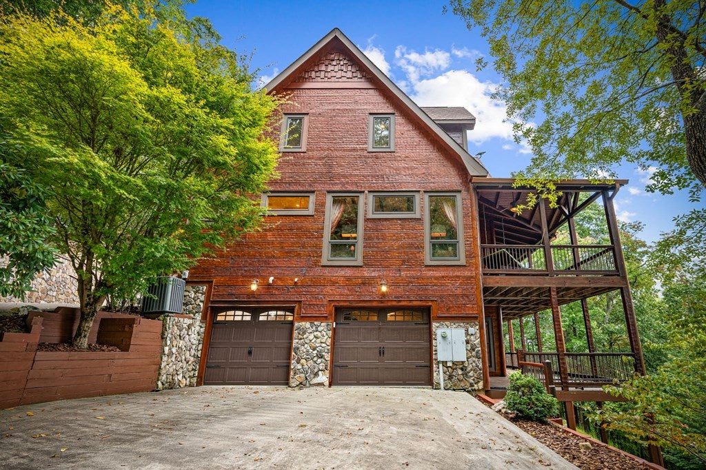 Morganton, Georgia, 30560, United States, 4 Bedrooms Bedrooms, ,5 BathroomsBathrooms,Residential,Active,1952626