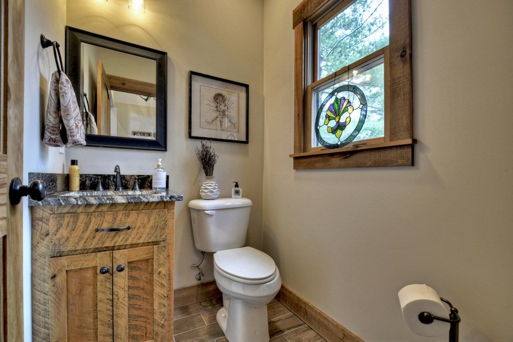 Ellijay, Georgia, 30540, United States, 5 Bedrooms Bedrooms, ,4 BathroomsBathrooms,Residential,Active,1745330