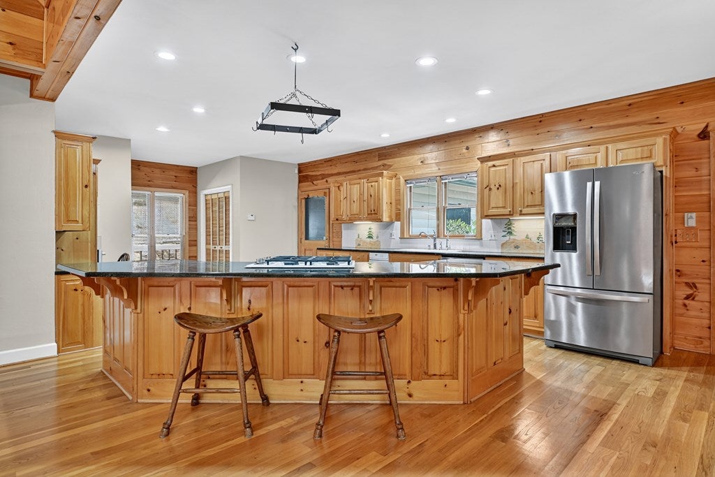 Ellijay, Georgia, 30536, United States, 3 Bedrooms Bedrooms, ,5 BathroomsBathrooms,Residential,Active,1926905