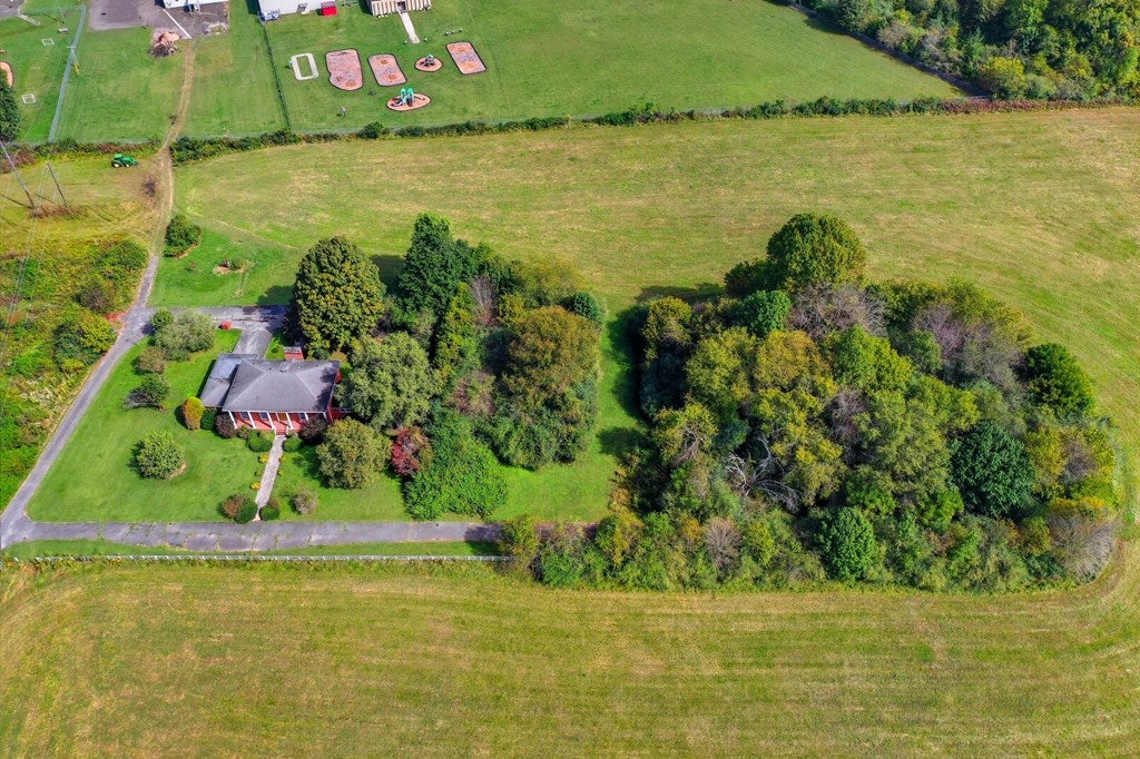 Ellijay, Georgia, 30540, United States, 4 Bedrooms Bedrooms, ,4 BathroomsBathrooms,Residential,Active,1954327