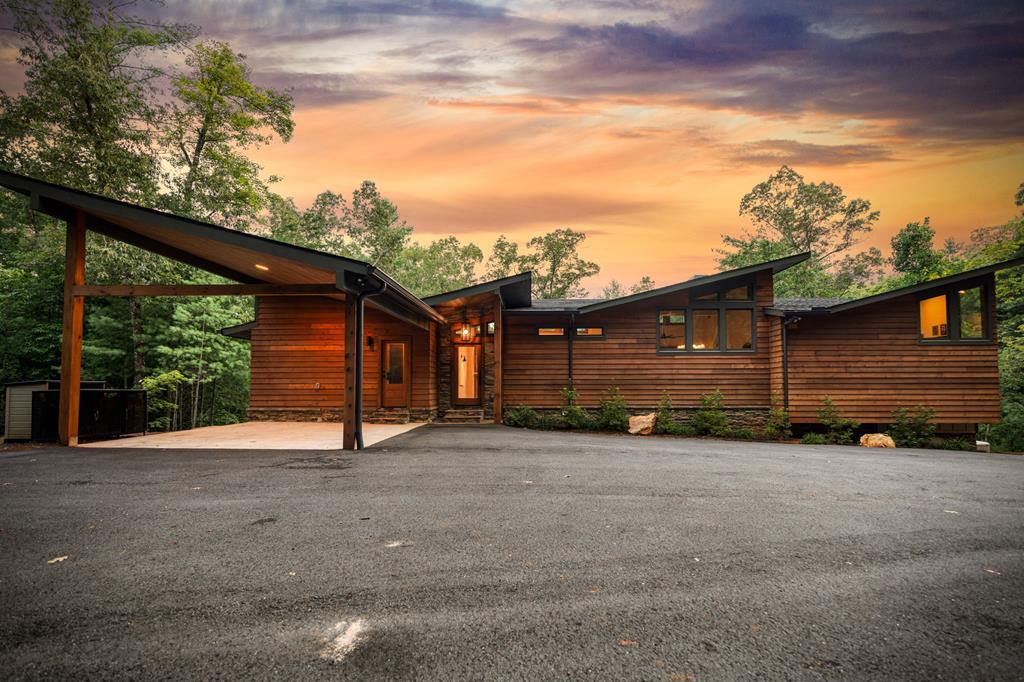 Ellijay, Georgia, 30540, United States, 5 Bedrooms Bedrooms, ,6 BathroomsBathrooms,Residential,Active,1914794