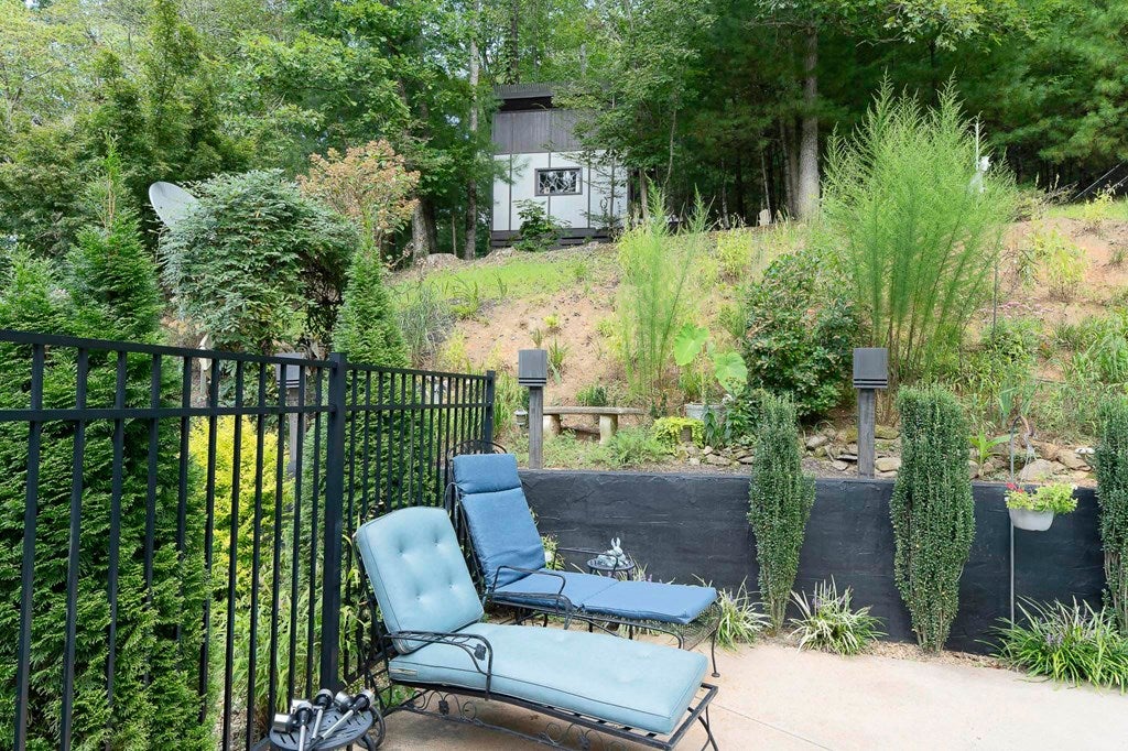 Blairsville, Georgia, 30512, United States, 5 Bedrooms Bedrooms, ,6 BathroomsBathrooms,Residential,Active,1944103