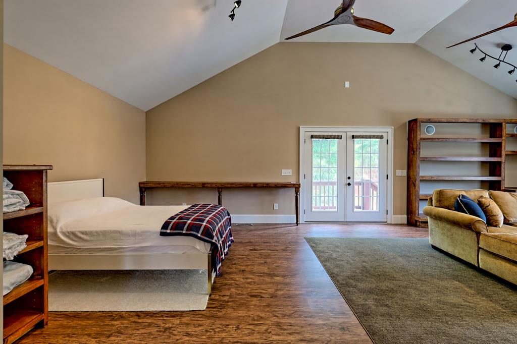 Franklin, North Carolina, 28734, United States, 3 Bedrooms Bedrooms, ,4 BathroomsBathrooms,Residential,Active,1945078