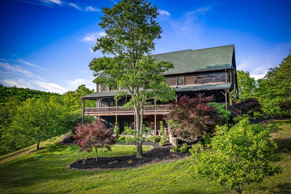 Brasstown, North Carolina, 28902, United States, 4 Bedrooms Bedrooms, ,5 BathroomsBathrooms,Residential,Active,1810516