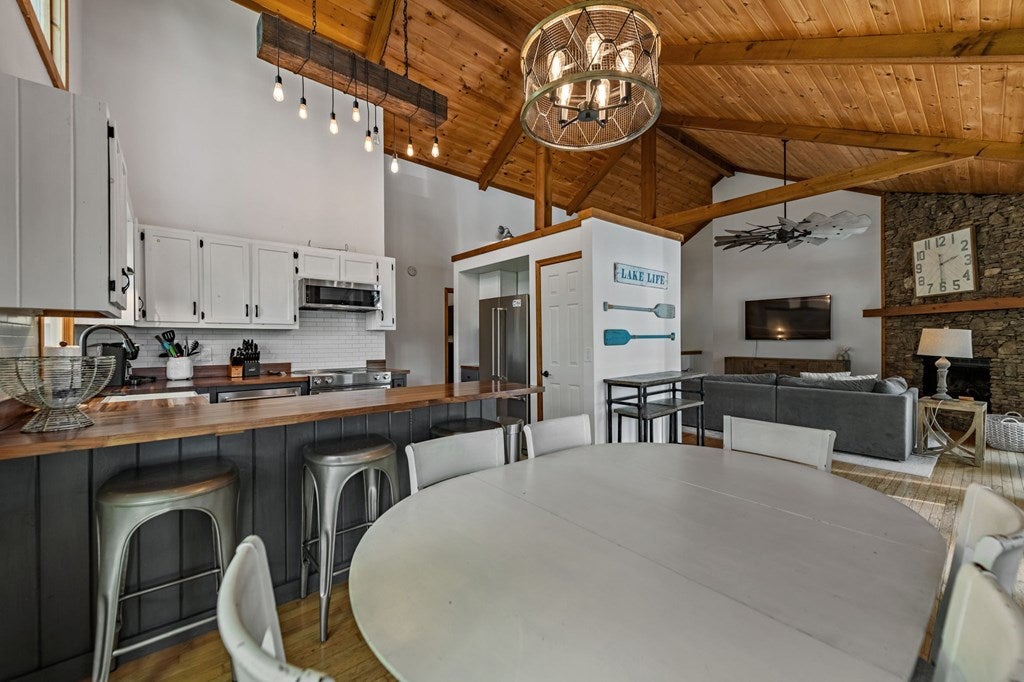 Morganton, Georgia, 30560, United States, 4 Bedrooms Bedrooms, ,3 BathroomsBathrooms,Residential,Pending,1858671