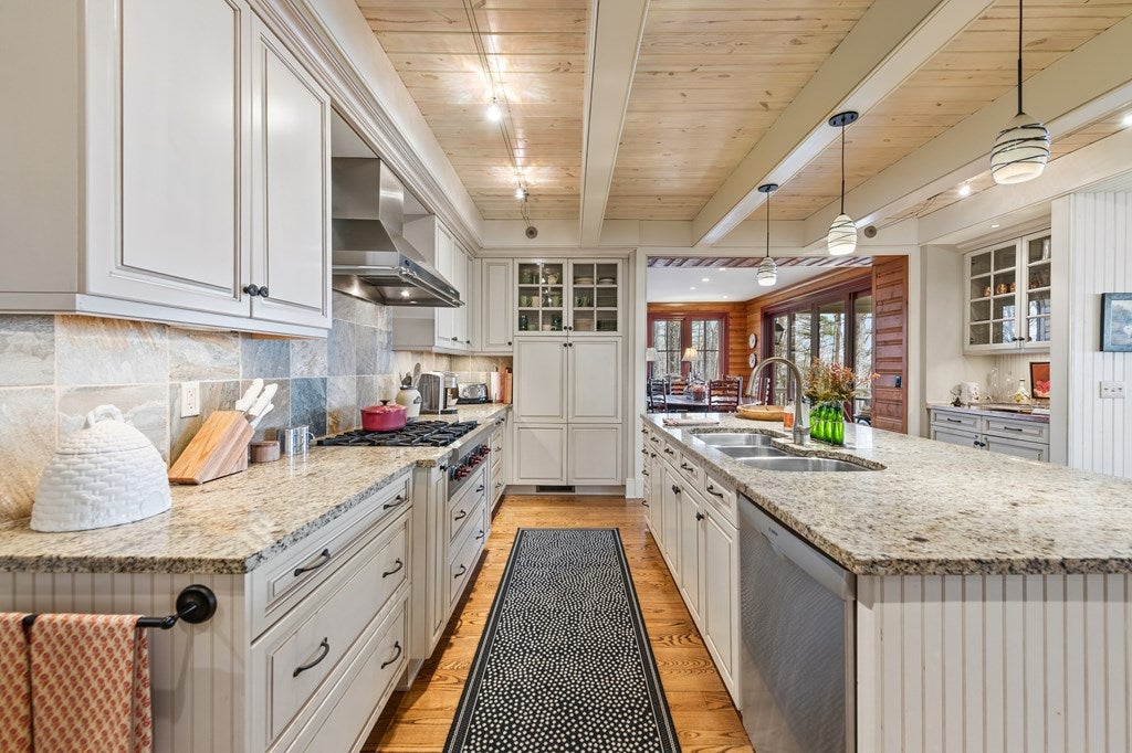 Murphy, North Carolina, 28906, United States, 5 Bedrooms Bedrooms, ,6 BathroomsBathrooms,Residential,Active,2000202