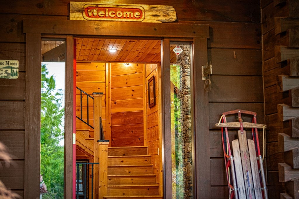 Brasstown, North Carolina, 28902, United States, 4 Bedrooms Bedrooms, ,5 BathroomsBathrooms,Residential,Active,1810516