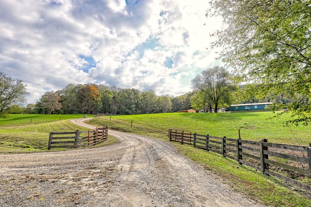 Warne, North Carolina, 28909, United States, 5 Bedrooms Bedrooms, ,6 BathroomsBathrooms,Residential,Active,1968121