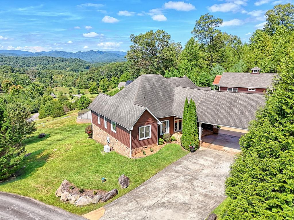 Franklin, North Carolina, 28734, United States, 3 Bedrooms Bedrooms, ,4 BathroomsBathrooms,Residential,Active,1945078