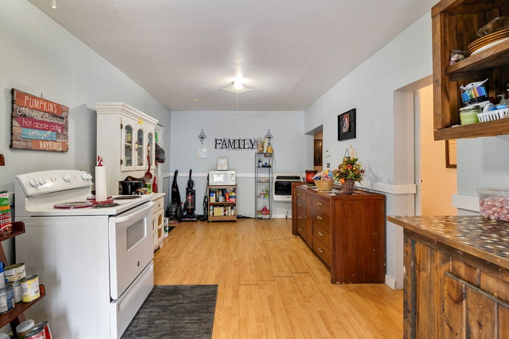 Ellijay, Georgia, 30536, United States, 3 Bedrooms Bedrooms, ,3 BathroomsBathrooms,Residential,Active,1953369