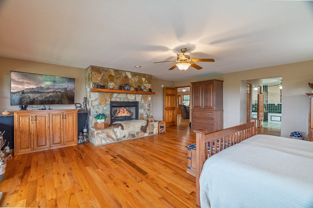 Copperhill, Tennessee, 37317, United States, 5 Bedrooms Bedrooms, ,6 BathroomsBathrooms,Residential,Active,1871227