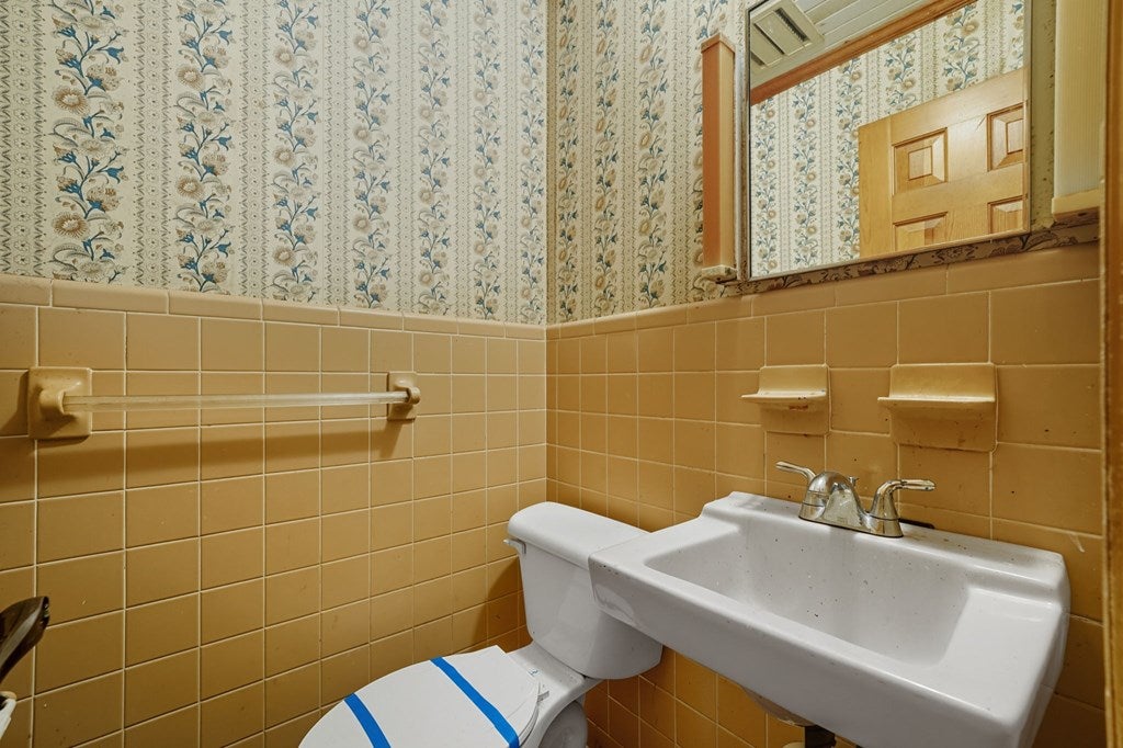 Ellijay, Georgia, 30540, United States, 4 Bedrooms Bedrooms, ,4 BathroomsBathrooms,Residential,Active,1954327