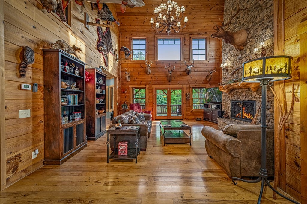 Brasstown, North Carolina, 28902, United States, 4 Bedrooms Bedrooms, ,5 BathroomsBathrooms,Residential,Active,1810516
