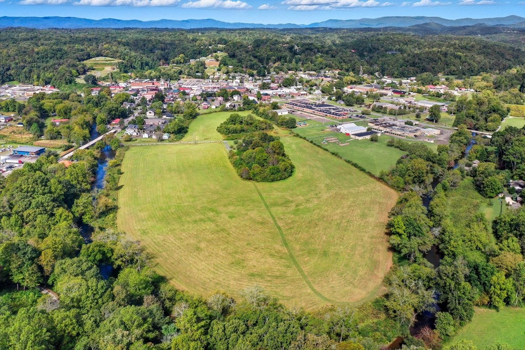 Ellijay, Georgia, 30540, United States, 4 Bedrooms Bedrooms, ,4 BathroomsBathrooms,Residential,Active,1954327