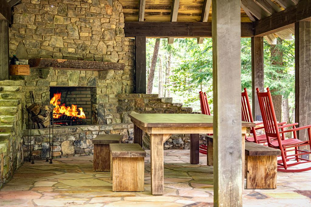 Ellijay, Georgia, 30536, United States, 3 Bedrooms Bedrooms, ,4 BathroomsBathrooms,Residential,Active,1968120