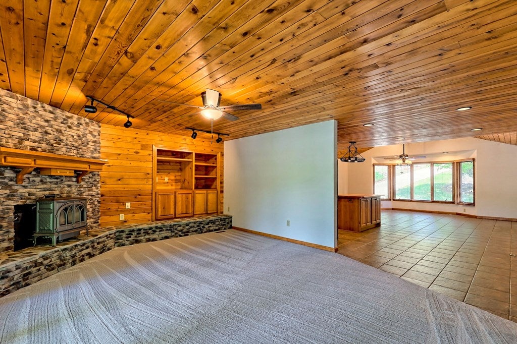 Hiawassee, Georgia, 30546, United States, 3 Bedrooms Bedrooms, ,3 BathroomsBathrooms,Residential,Active,1790158