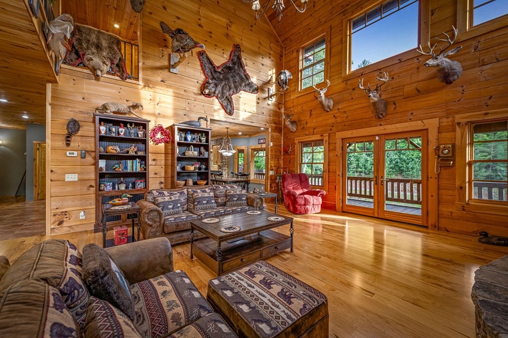 Brasstown, North Carolina, 28902, United States, 4 Bedrooms Bedrooms, ,5 BathroomsBathrooms,Residential,Active,1810516