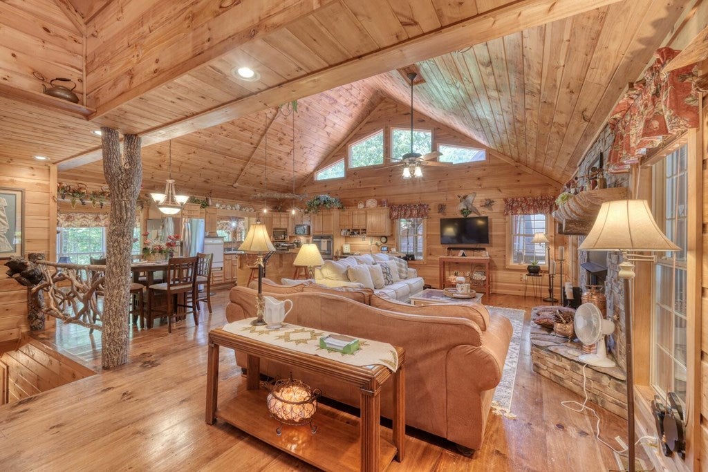 Blairsville, Georgia, 30512, United States, 3 Bedrooms Bedrooms, ,4 BathroomsBathrooms,Residential,Active,1877837