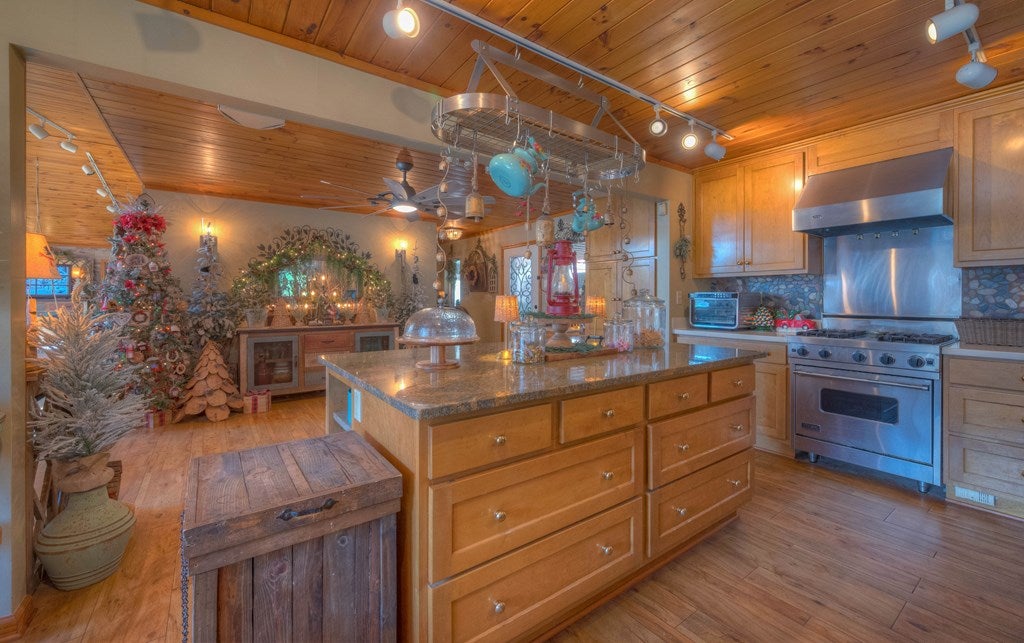 Hiawassee, Georgia, 30546, United States, 3 Bedrooms Bedrooms, ,2 BathroomsBathrooms,Residential,Active,2007353