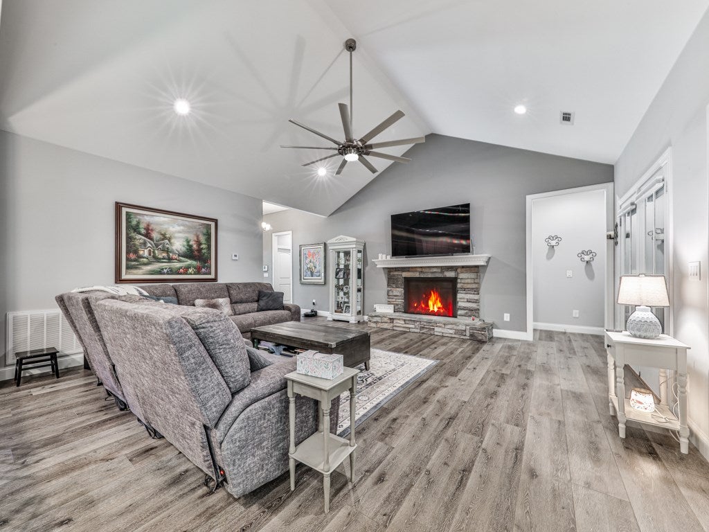 Ellijay, Georgia, 30540, United States, 4 Bedrooms Bedrooms, ,5 BathroomsBathrooms,Residential,Active,2007131