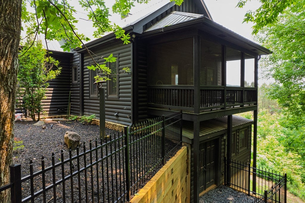 Ellijay, Georgia, 30536, United States, 6 Bedrooms Bedrooms, ,5 BathroomsBathrooms,Residential,Active,1929800