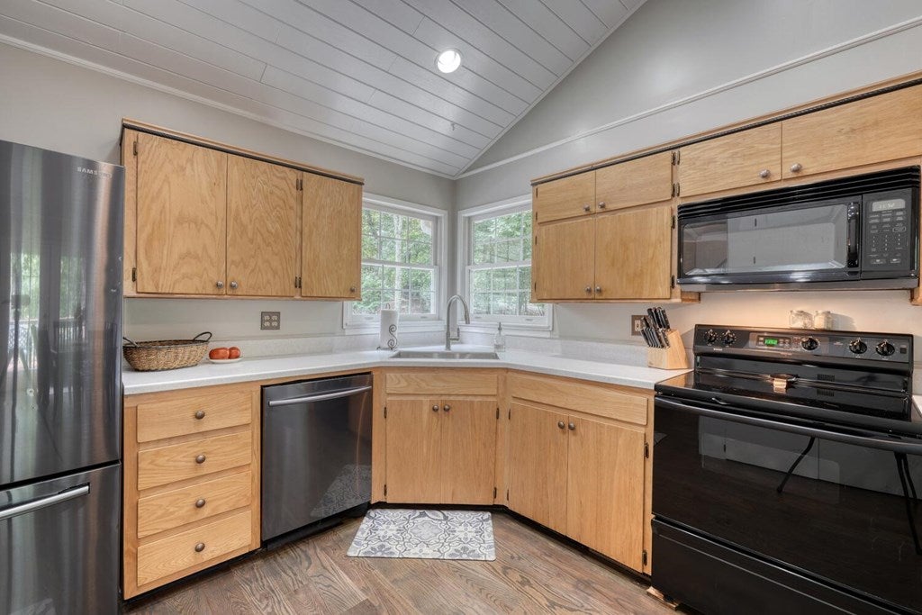 Blairsville, Georgia, 30512, United States, 4 Bedrooms Bedrooms, ,4 BathroomsBathrooms,Residential,Active,1920254