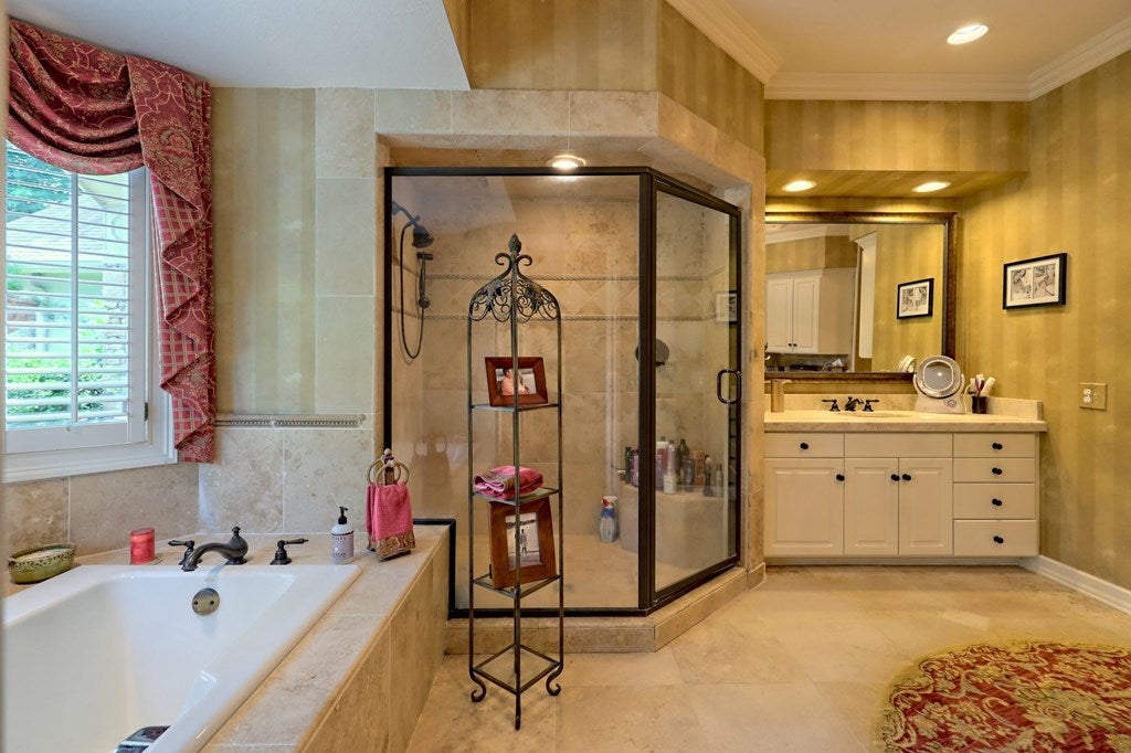 Hiawassee, Georgia, 30546, United States, 4 Bedrooms Bedrooms, ,5 BathroomsBathrooms,Residential,Active,1741595