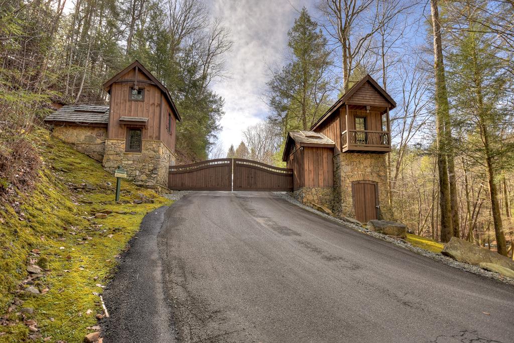 Ellijay, Georgia, 30536, United States, 5 Bedrooms Bedrooms, ,6 BathroomsBathrooms,Residential,Active,1953362