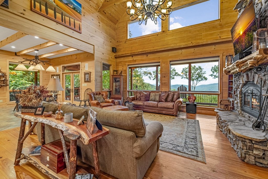 Morganton, Georgia, 30560, United States, 4 Bedrooms Bedrooms, ,5 BathroomsBathrooms,Residential,Active,1952626