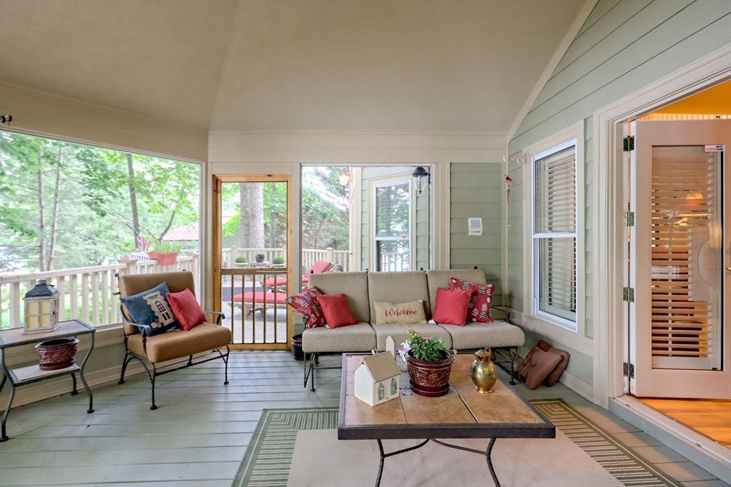 Hiawassee, Georgia, 30546, United States, 4 Bedrooms Bedrooms, ,5 BathroomsBathrooms,Residential,Active,1741595