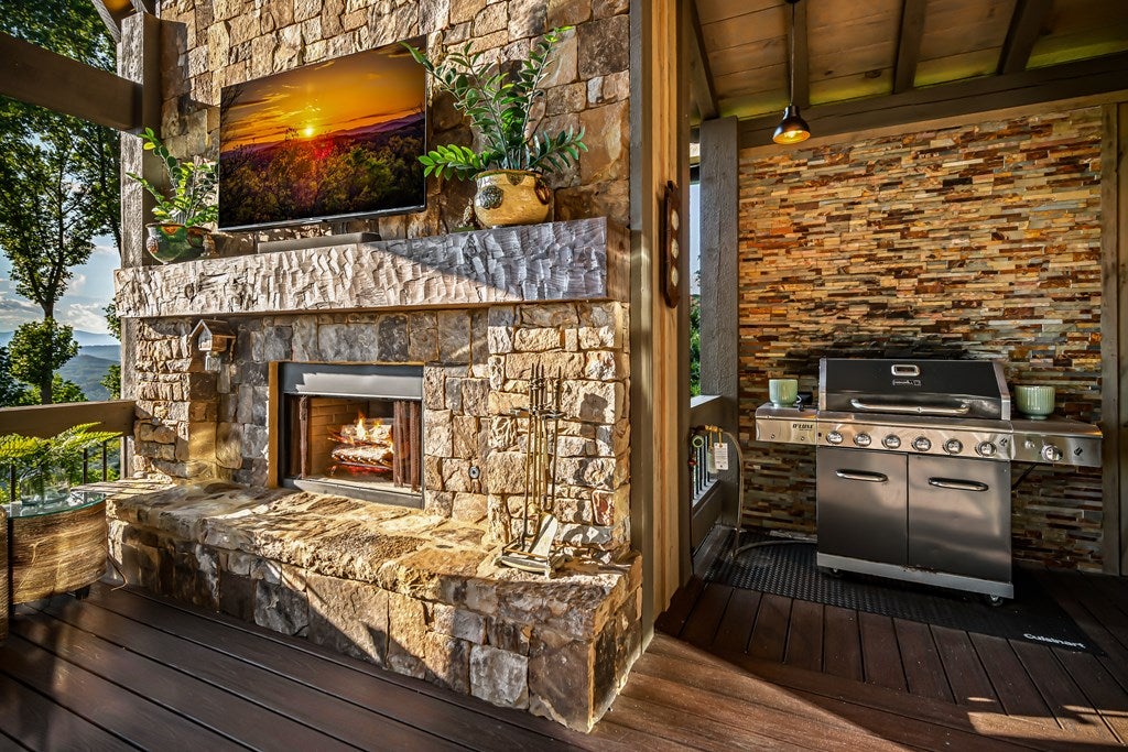 Blue Ridge, Georgia, 30513, United States, 4 Bedrooms Bedrooms, ,5 BathroomsBathrooms,Residential,Active,1904743