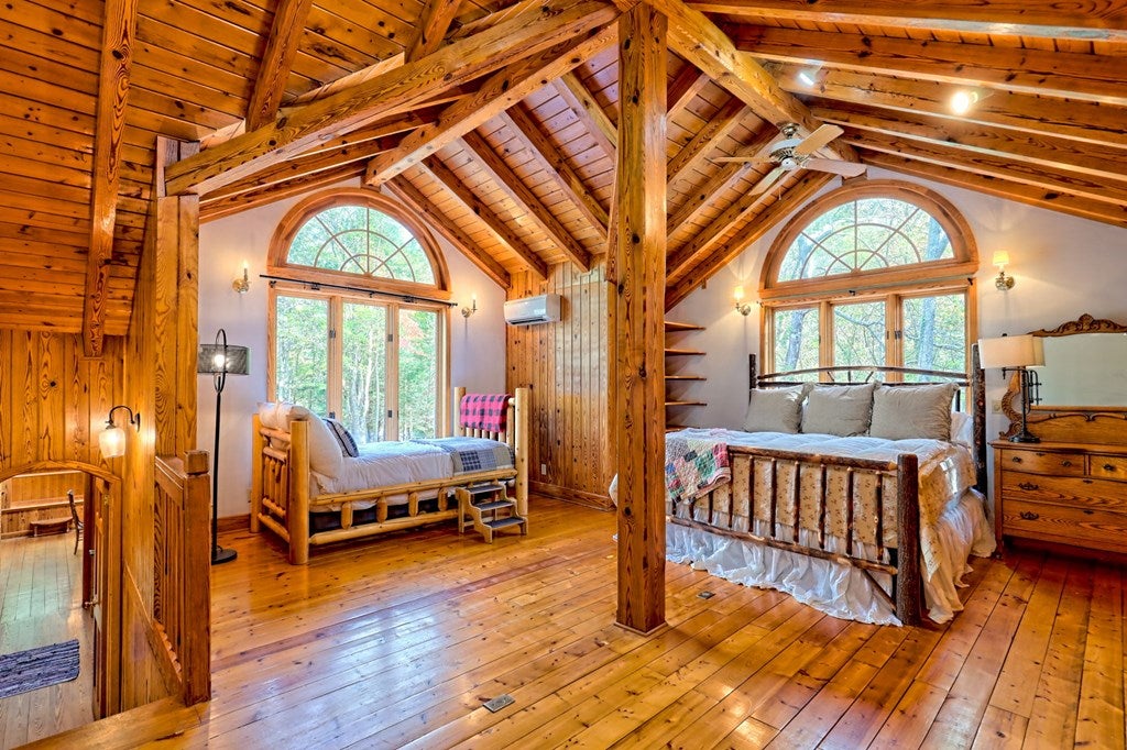 Warne, North Carolina, 28909, United States, 5 Bedrooms Bedrooms, ,6 BathroomsBathrooms,Residential,Active,1968121