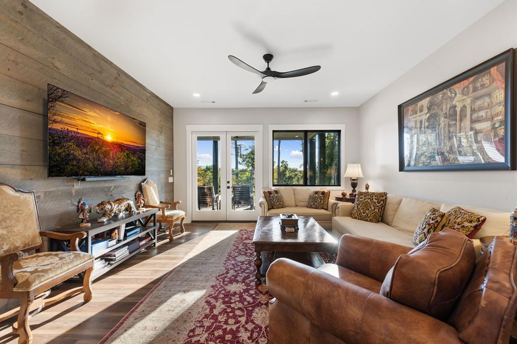 Ellijay, Georgia, 30536, United States, 3 Bedrooms Bedrooms, ,4 BathroomsBathrooms,Residential,Active,1968120