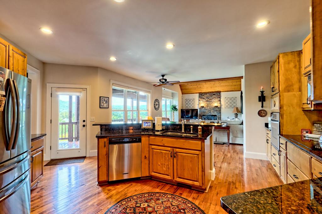 Franklin, North Carolina, 28734, United States, 3 Bedrooms Bedrooms, ,4 BathroomsBathrooms,Residential,Active,2015469