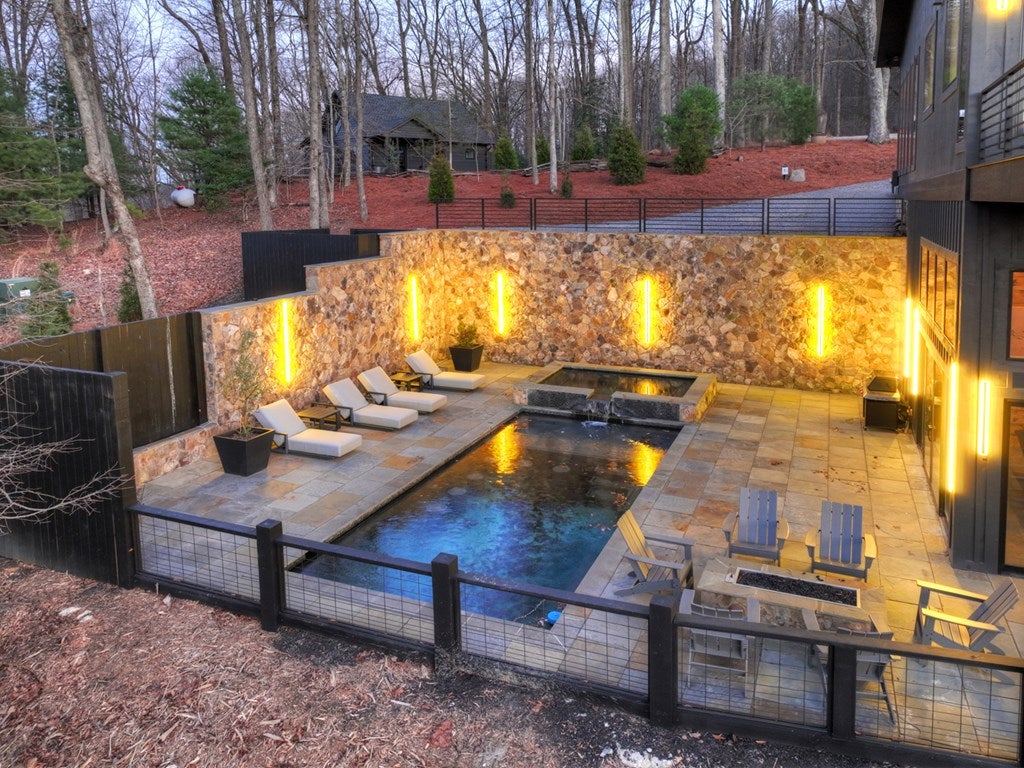 Blue Ridge, Georgia, 30513, United States, 5 Bedrooms Bedrooms, ,6 BathroomsBathrooms,Residential,Active,2017447