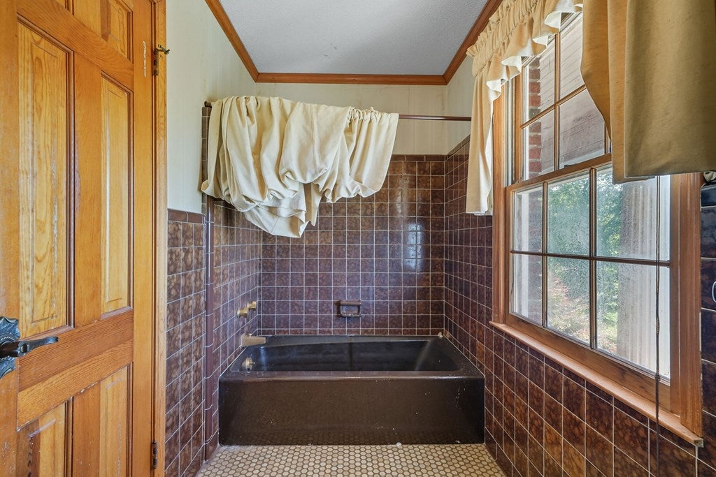 Ellijay, Georgia, 30540, United States, 4 Bedrooms Bedrooms, ,4 BathroomsBathrooms,Residential,Active,1954327