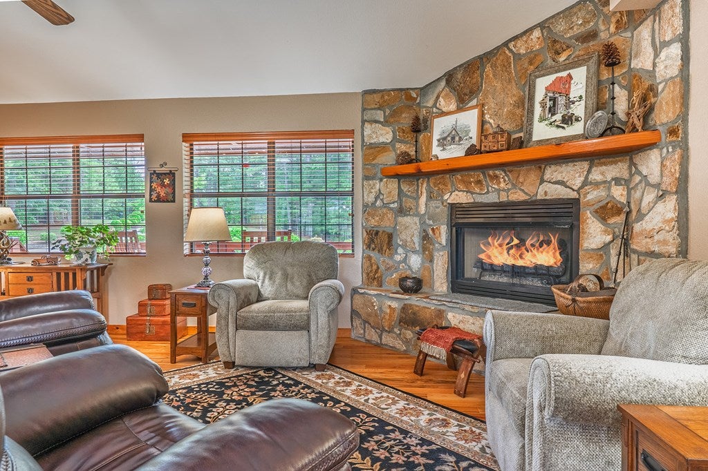 Copperhill, Tennessee, 37317, United States, 5 Bedrooms Bedrooms, ,6 BathroomsBathrooms,Residential,Active,1871227