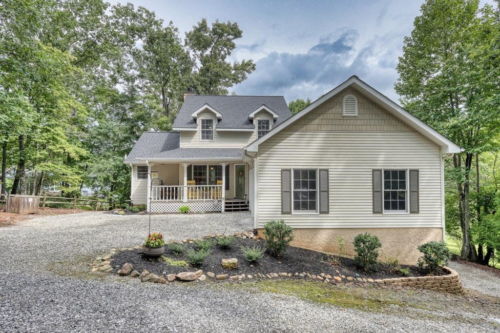 Blairsville, Georgia, 30512, United States, 4 Bedrooms Bedrooms, ,4 BathroomsBathrooms,Residential,Active,1920254