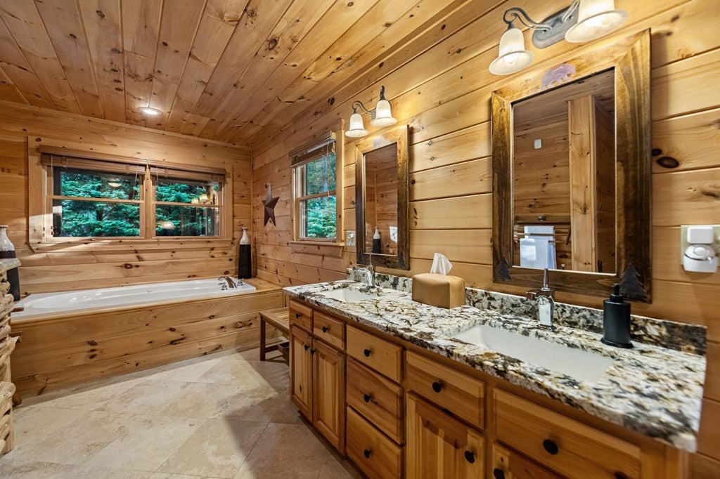 Mineral Bluff, Georgia, 30559, United States, 4 Bedrooms Bedrooms, ,4 BathroomsBathrooms,Residential,Active,1929467