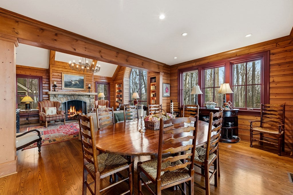 Murphy, North Carolina, 28906, United States, 5 Bedrooms Bedrooms, ,6 BathroomsBathrooms,Residential,Active,2000202