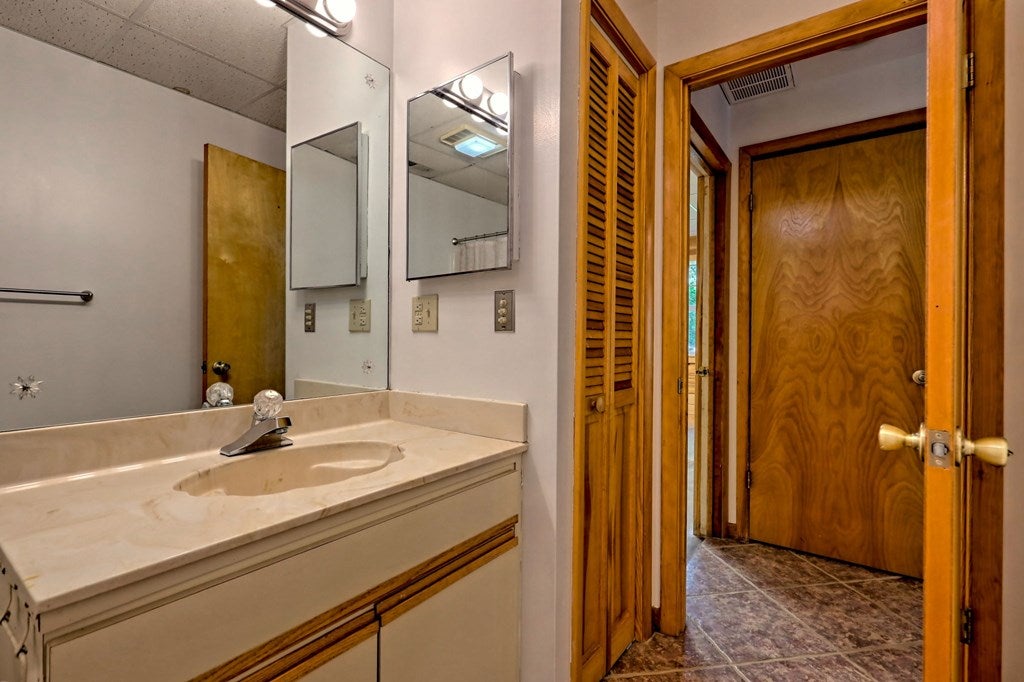 Hiawassee, Georgia, 30546, United States, 3 Bedrooms Bedrooms, ,3 BathroomsBathrooms,Residential,Active,1790158