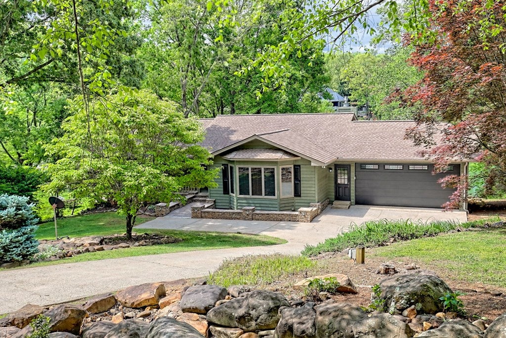 Hiawassee, Georgia, 30546, United States, 3 Bedrooms Bedrooms, ,3 BathroomsBathrooms,Residential,Active,1790158