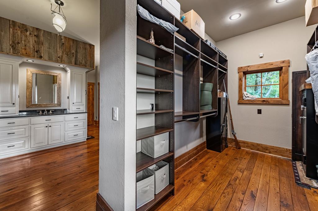 Ellijay, Georgia, 30536, United States, 5 Bedrooms Bedrooms, ,5 BathroomsBathrooms,Residential,Active,1973280