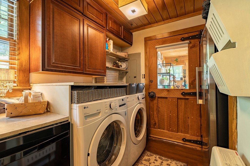 Blairsville, Georgia, 30512, United States, 5 Bedrooms Bedrooms, ,6 BathroomsBathrooms,Residential,Active,1944103