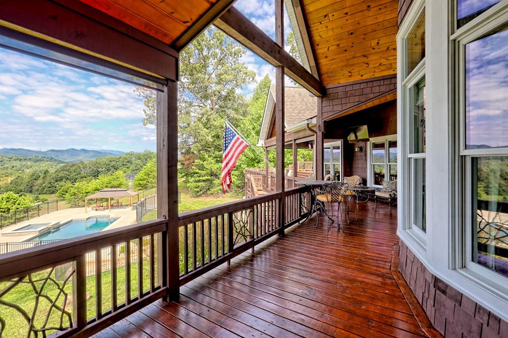 Franklin, North Carolina, 28734, United States, 3 Bedrooms Bedrooms, ,4 BathroomsBathrooms,Residential,Active,1945078