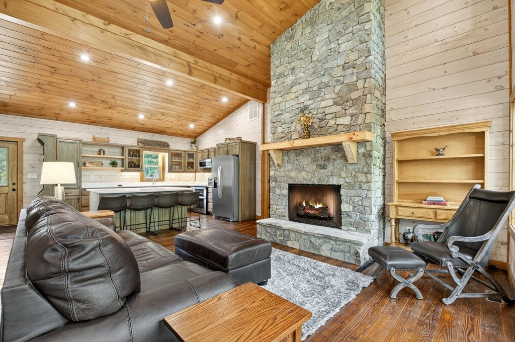 Morganton, Georgia, 30560, United States, 4 Bedrooms Bedrooms, ,4 BathroomsBathrooms,Residential,Active,1844261